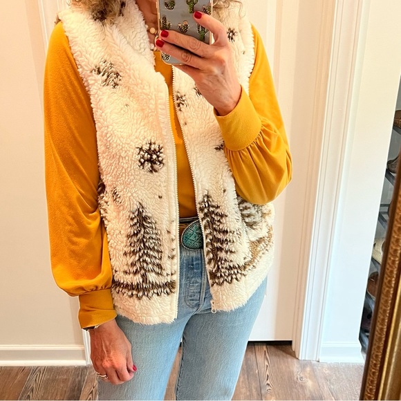 Vintage Jackets & Blazers - Vintage ski lodge Nordic quintessential fleece vest white brown trees snowflakes
